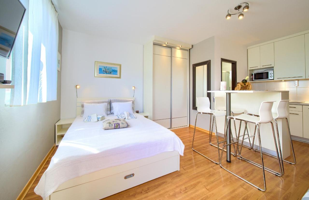 Studio Apartment Vesna Krk Town Exterior photo