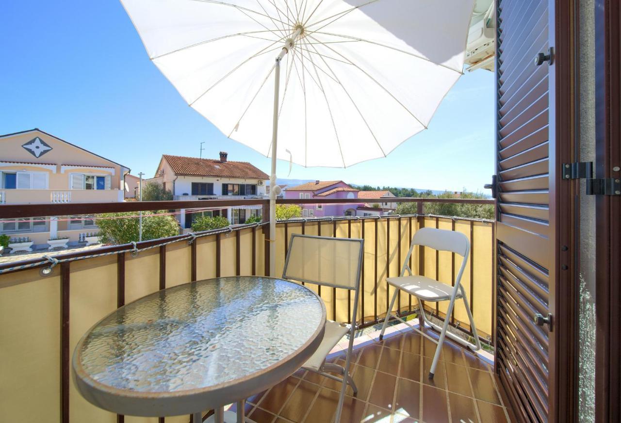 Studio Apartment Vesna Krk Town Exterior photo